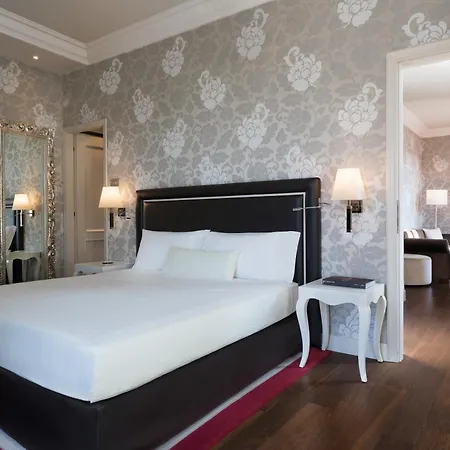 Otel Sina De La
