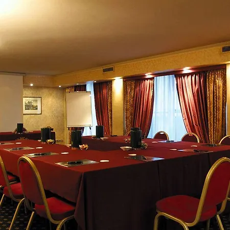Hotel Sina De La Mediolan