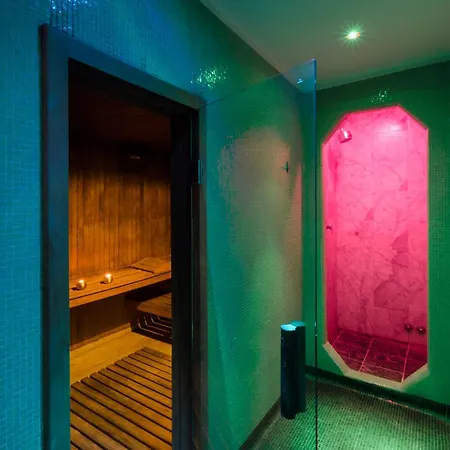 Sina De La Otel Milano